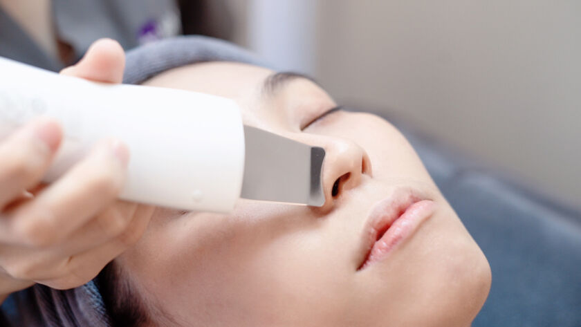 Korean Blackhead Removal Treatment Using Skin Scrubber 1920x1080 Image