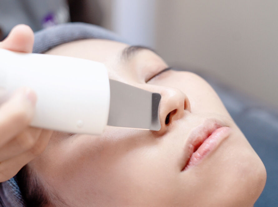 Korean Blackhead Removal Treatment Using Skin Scrubber 1920x1080 Image