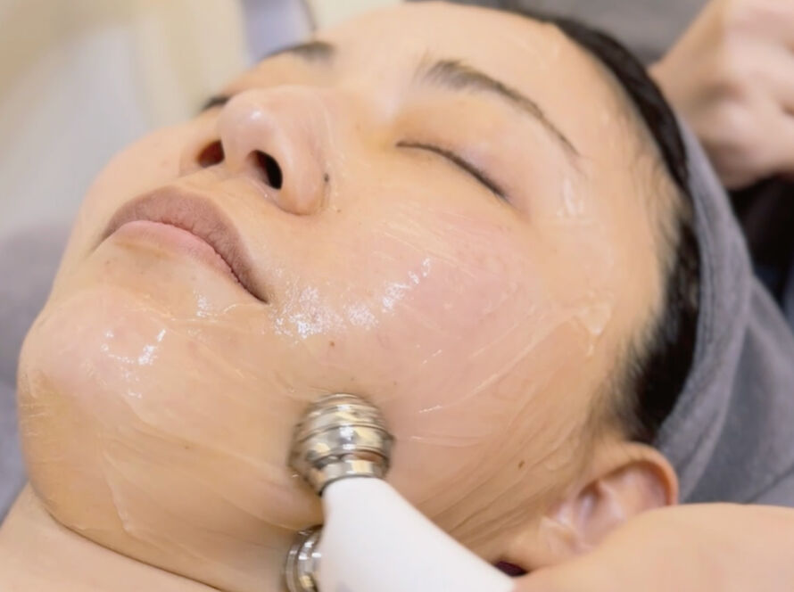 Double Chin Removal Treatment Using V-Lifting Machine 1920x1080 Image