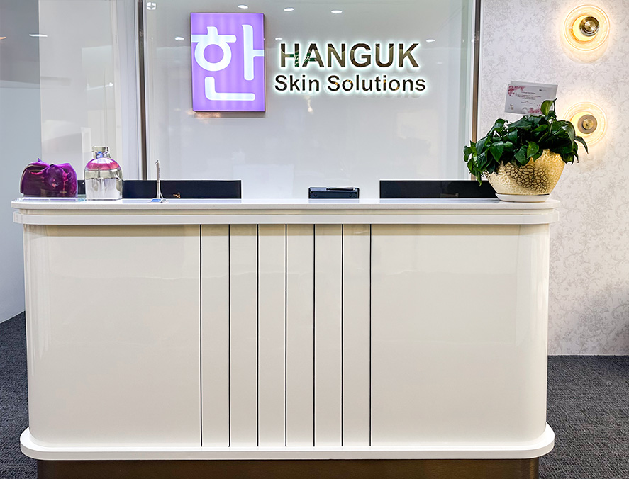 One Raffles Place Outlet Front Desk 887x676