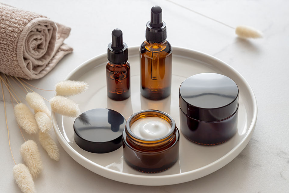 cosmetics-packaging-set-of-different-cosmetic-bot-960x640 Image